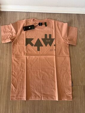 G-Star Short Sleeve Tee in Dusty Peach with Olive Logo